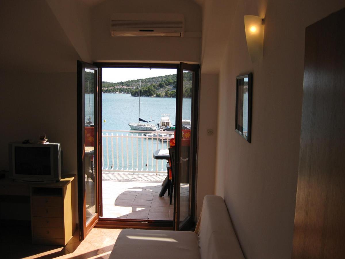 Apartments Nera Тисно Екстериор снимка