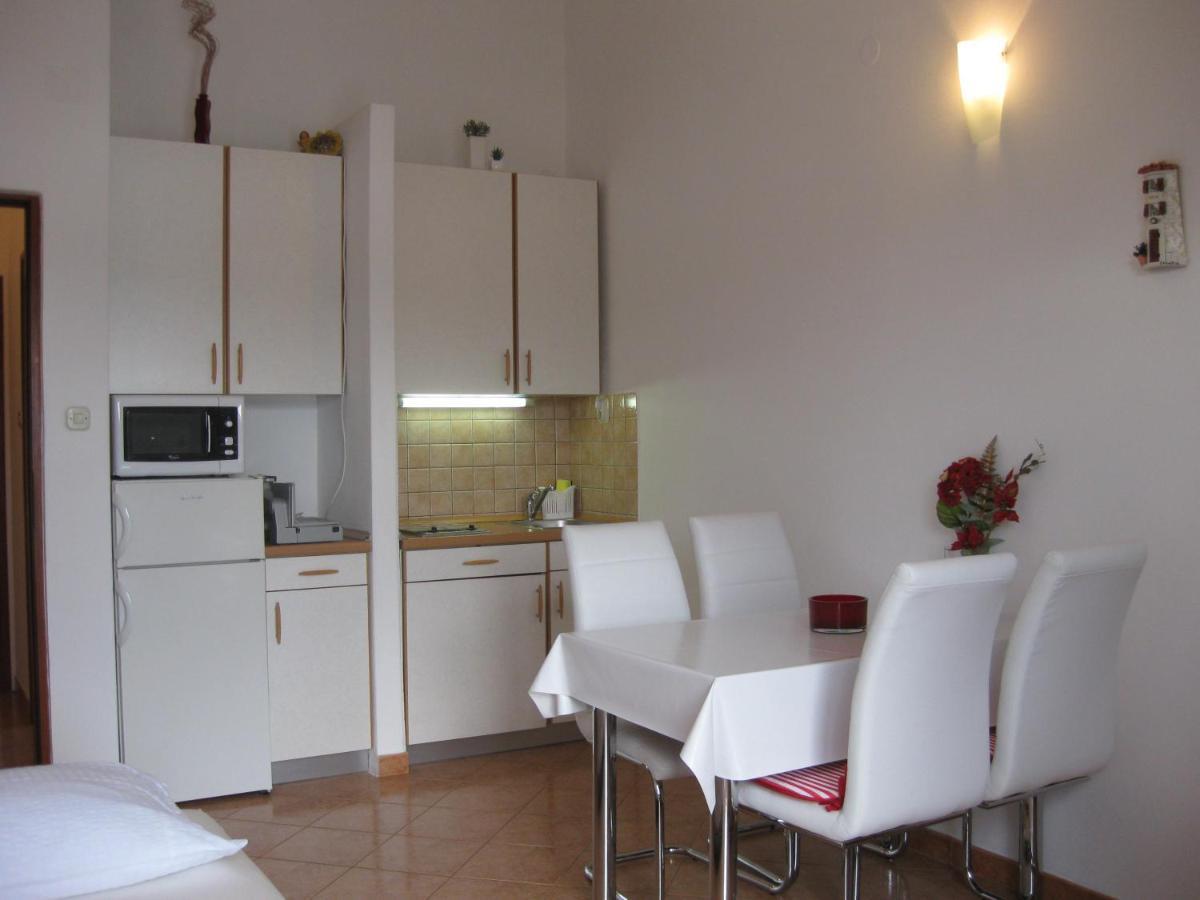 Apartments Nera Тисно Екстериор снимка