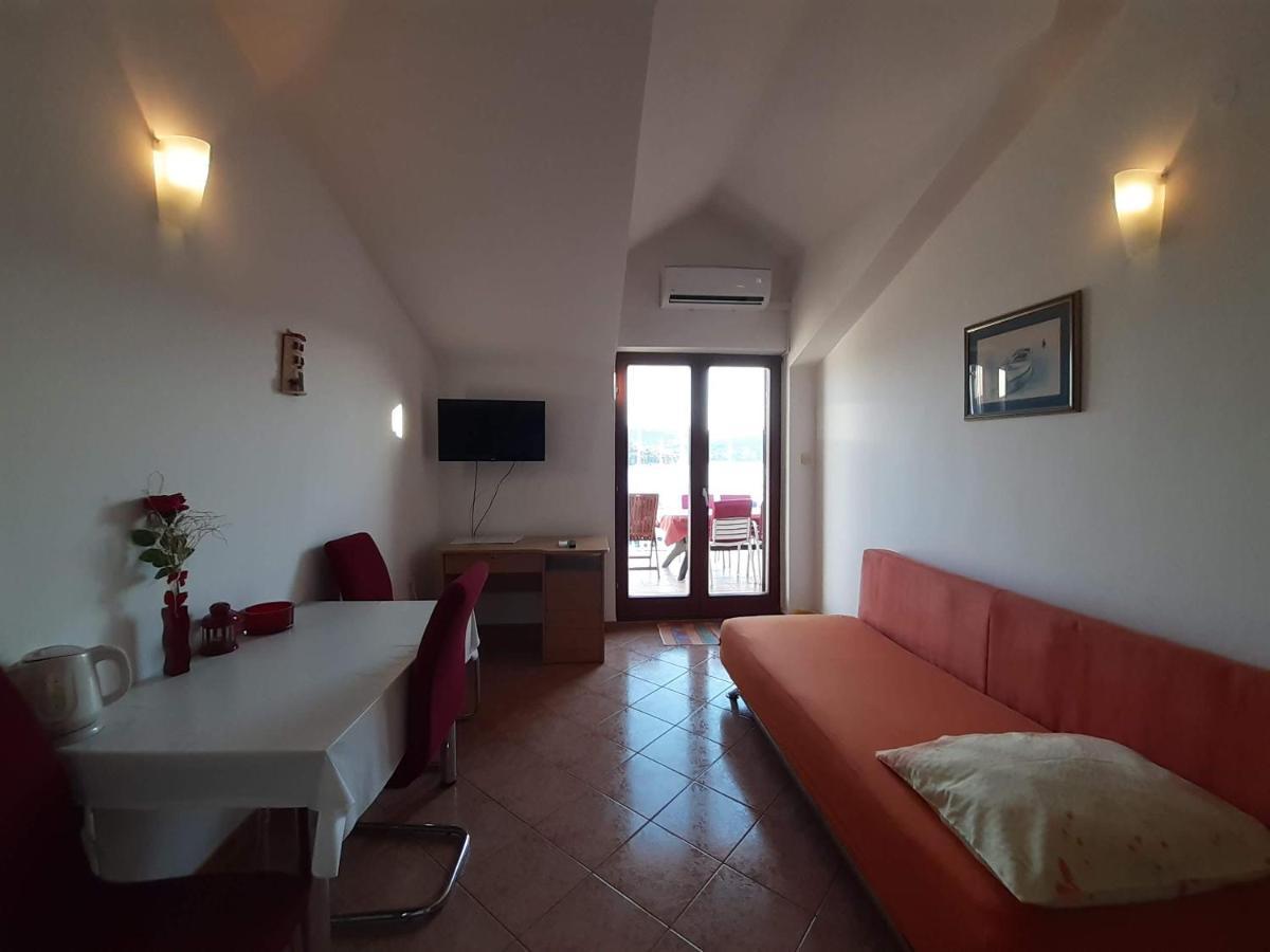 Apartments Nera Тисно Екстериор снимка