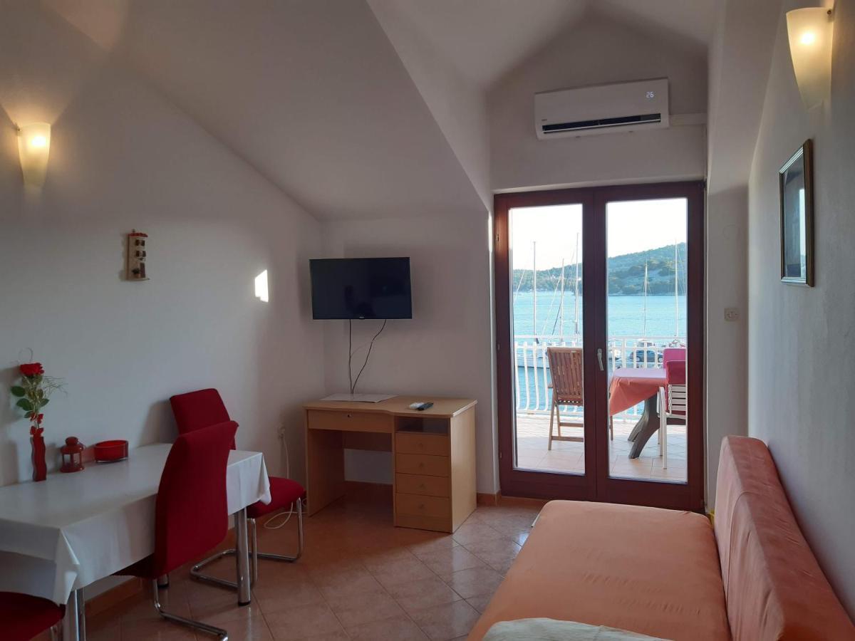 Apartments Nera Тисно Екстериор снимка