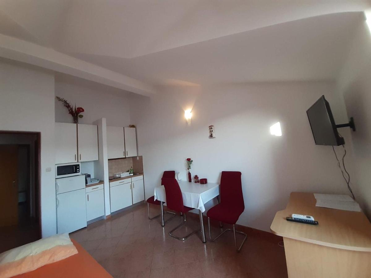 Apartments Nera Тисно Екстериор снимка