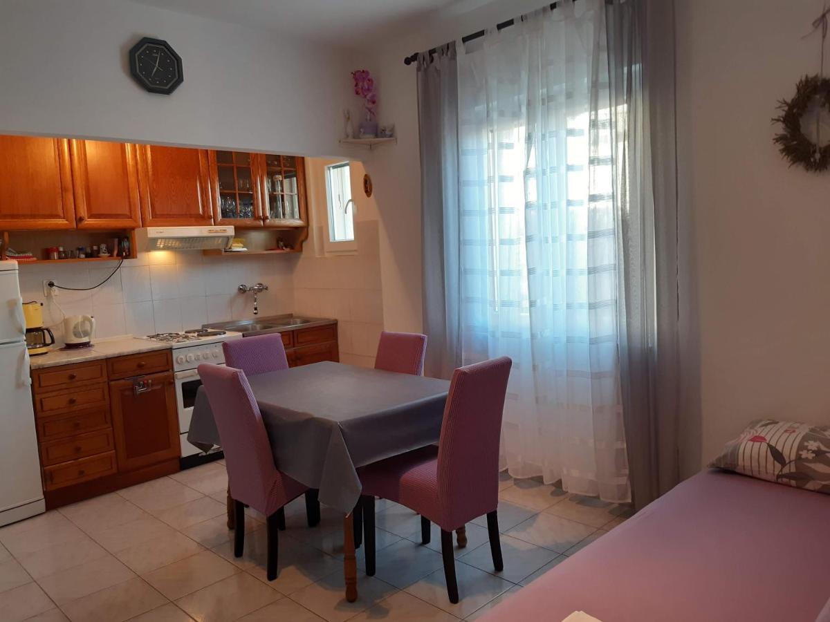 Apartments Nera Тисно Екстериор снимка