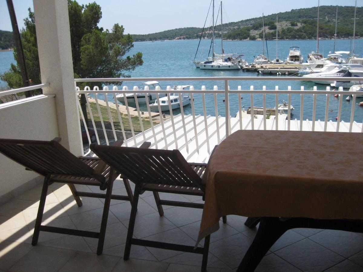 Apartments Nera Тисно Екстериор снимка